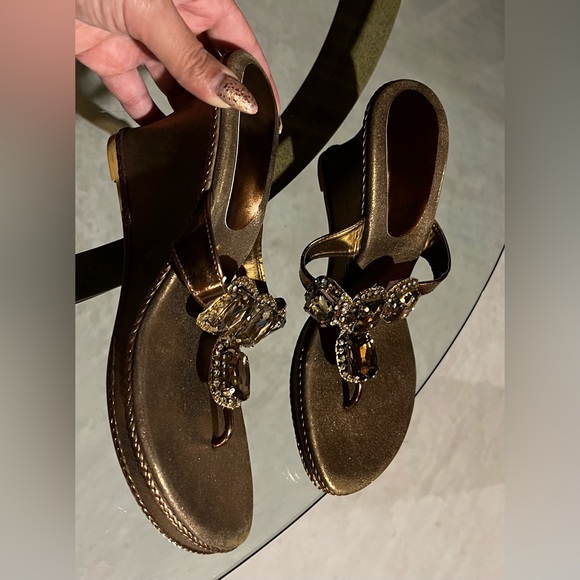 Brand NEW! Metallic brown wedge sandals with Crystals. Size 8. - Picture 3 of 10